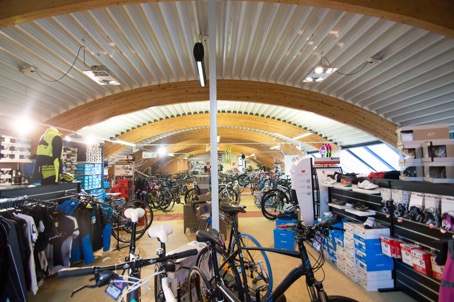 Verbouwing en uitbreiding fietsenwinkel in Rhoon